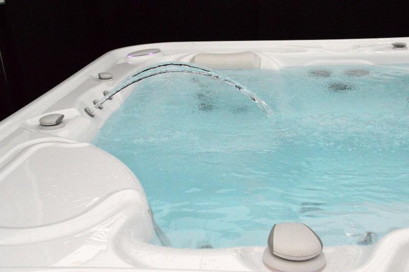 How Much Does a Jacuzzi® Bath Remodel Cost? Smart Remodeling LLC