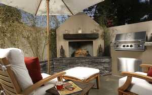 Custom Outdoor Kitchens Designed for the Way You Live & Entertain