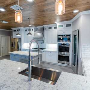 Granite kitchen Countertop by Smart Remodeling LLC -Houston