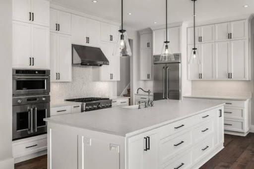 white kitchen cabinets (light)