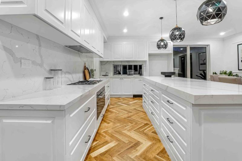 Cool white  kitchen Cabinets