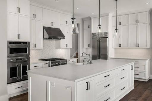 white kitchen cabinets (light)