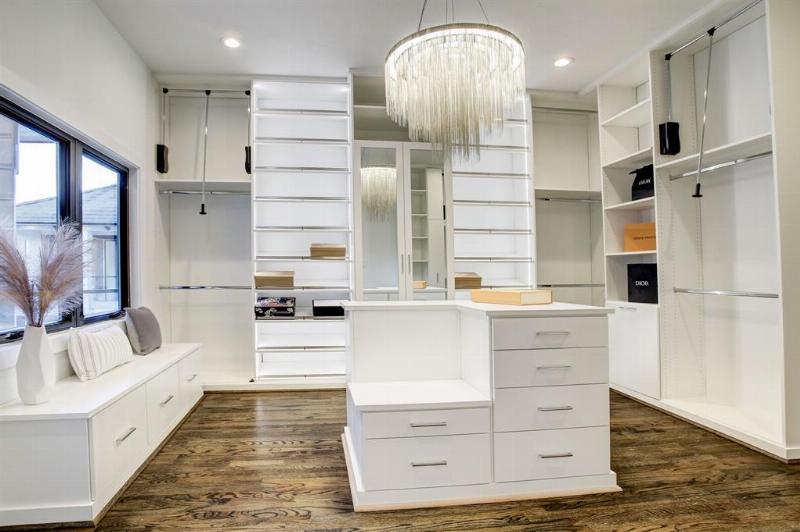 Custom Walk-in Closet Systems