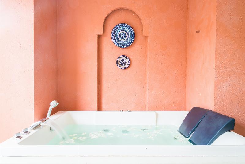 Bathroom bathtub