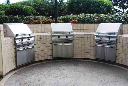 Photo 3: Outdoor barbecue and kitchen
